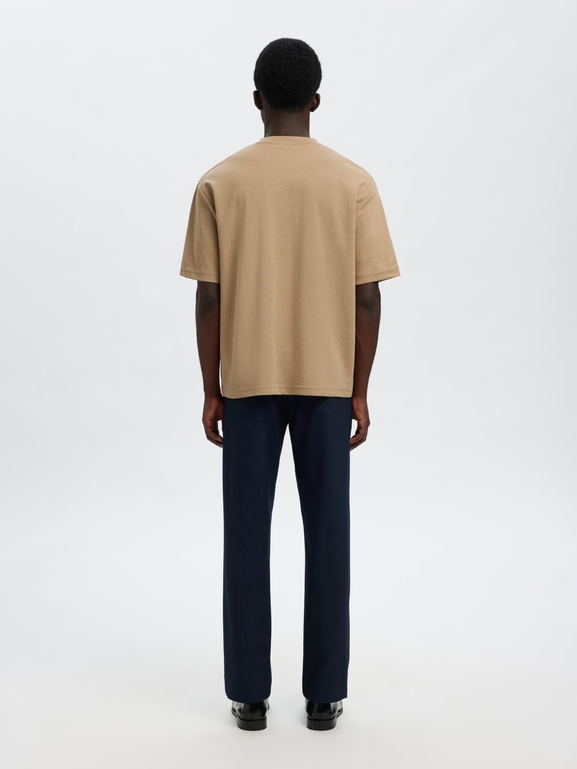 model_shot-back